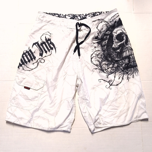 Miami Ink Other - Miami Ink Grunge White Skull Graphic Shorts Size 38